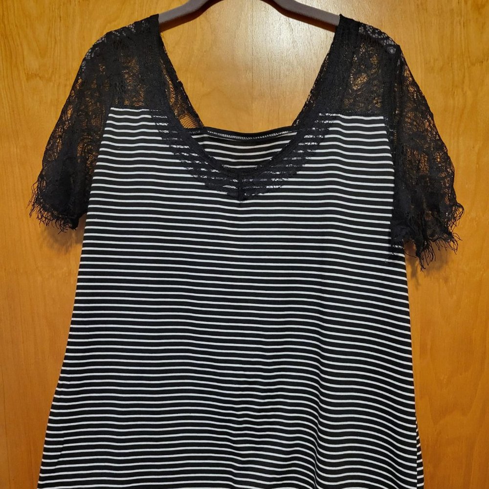 Bellelily, large, black and white stripes